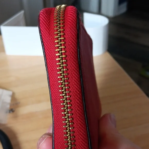 Michael Kors Red Saffiano Accordian Wallet Pre-Loved Very Good Condition - Picture 7 of 10